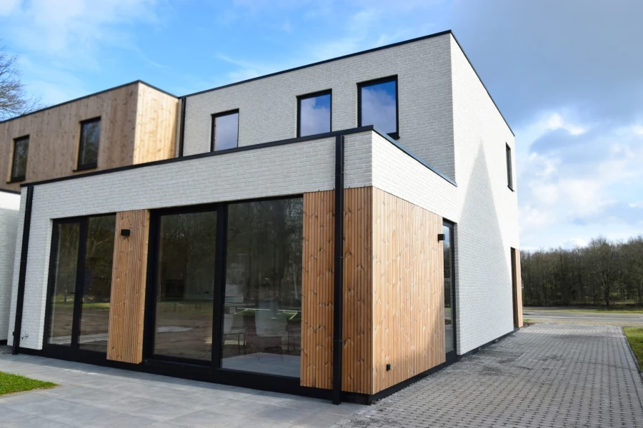 Gallery image 1 - 4