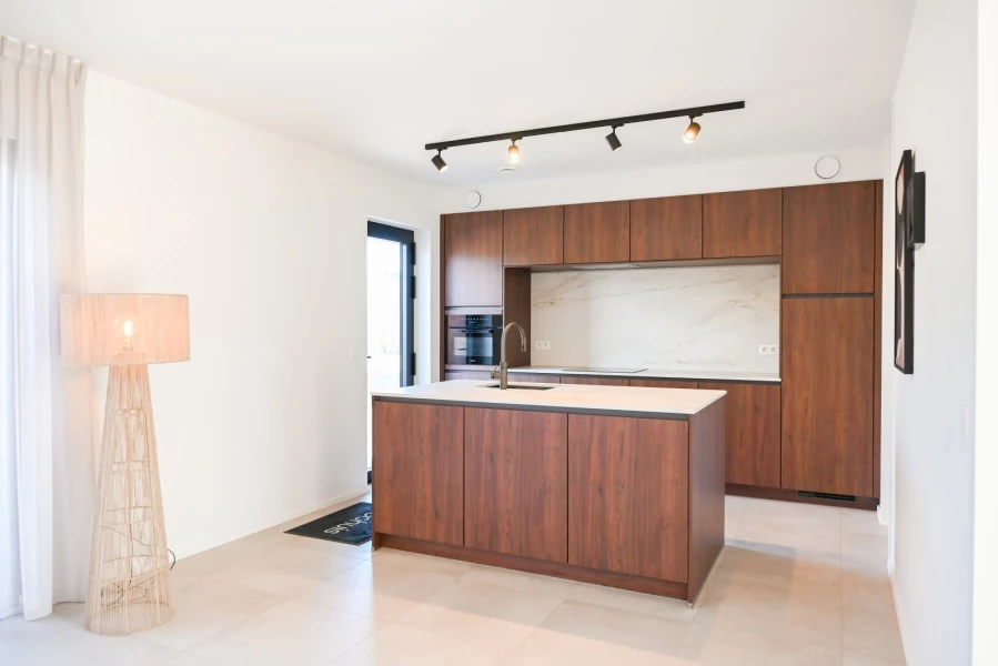 Gallery image 2 - 3