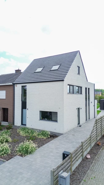 moderne-halfopen-woning-nijlen
