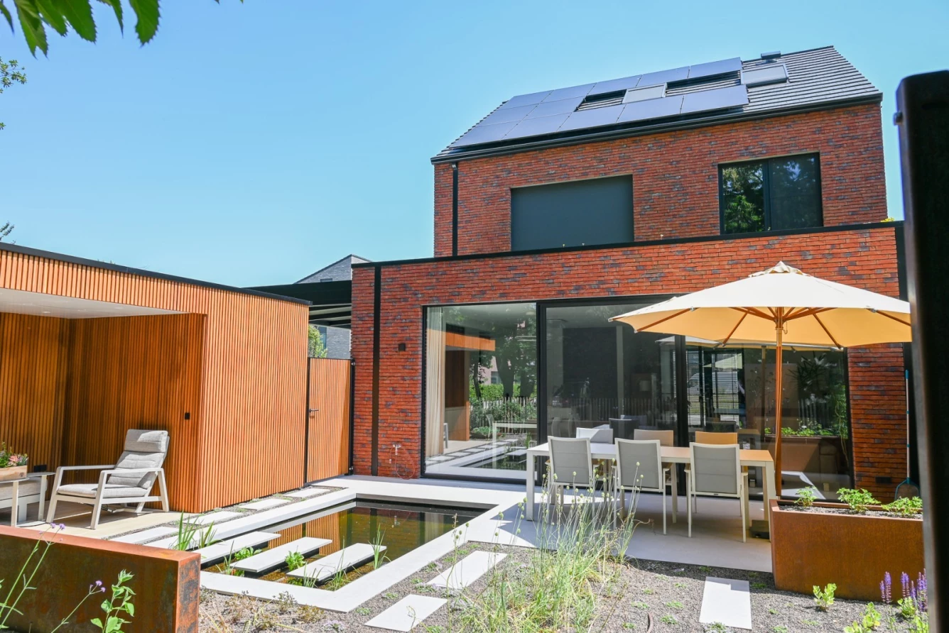 hedendaagse-halfopen-woning-assebroek