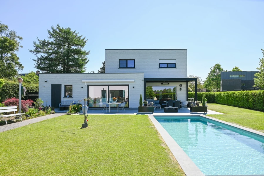 open-moderne-woning-geel-zwembad-3