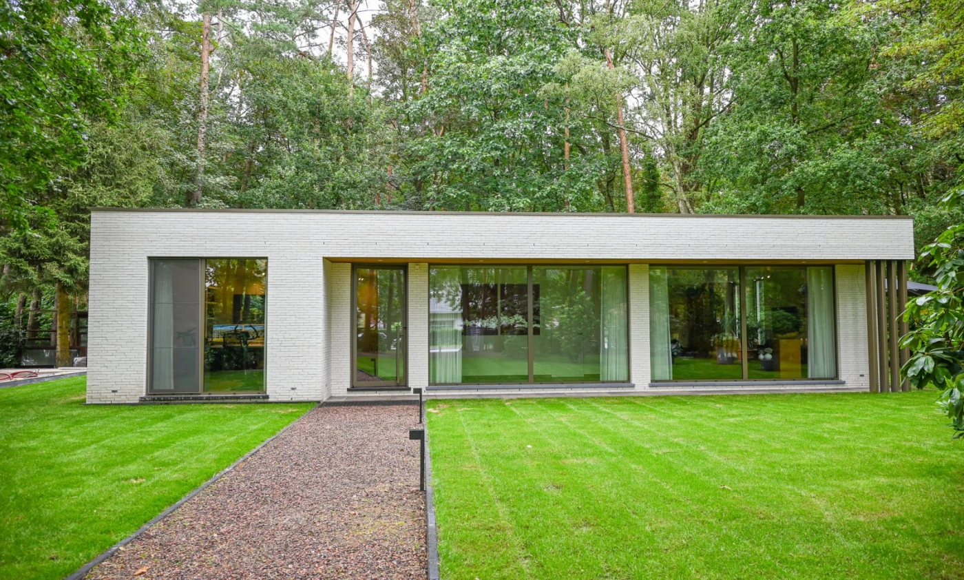 gelijkvloerse-moderne-woning-lichte-gevelsteen