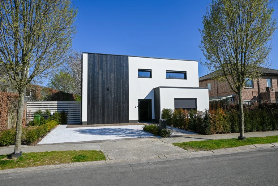 Gallery image 4 - 1