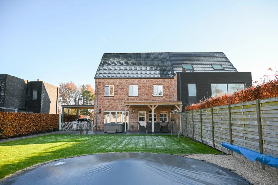 klassieke-halfopen-woning-Balen